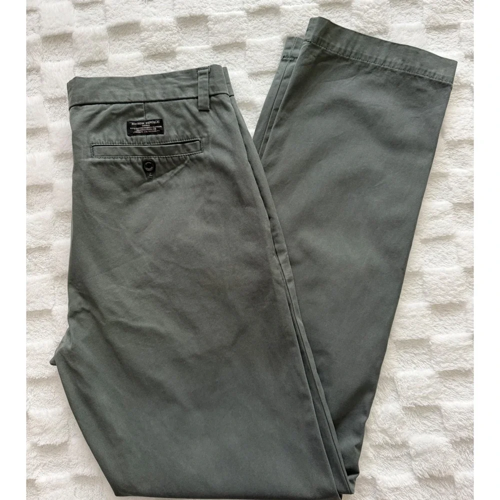 Banana Republic Emerson Chino Mens 33x34 Olive Green 100% Cotton Pants EUC